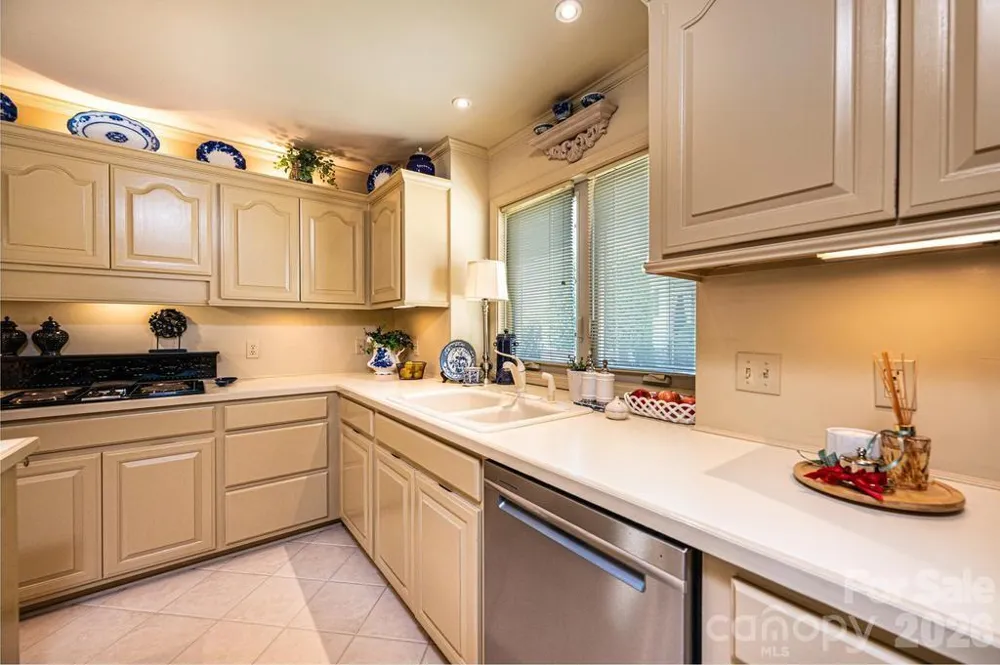 3725 Rock Bridge Drive NE Conover, NC 28613