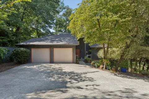 326 W Claiborne Court