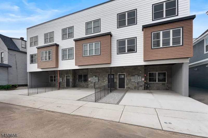 645 S 10Th St Unit 2 #2 Unit 2 Newark City, NJ 07108