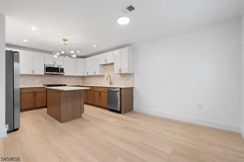 645 S 10Th St Unit 2 #2 Unit 2 Newark City, NJ 07108