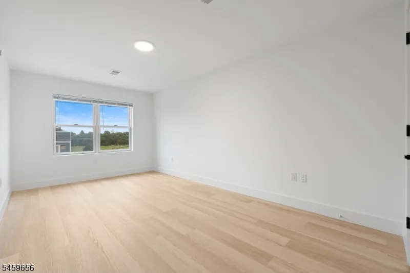 645 S 10Th St Unit 2 #2 Unit 2 Newark City, NJ 07108