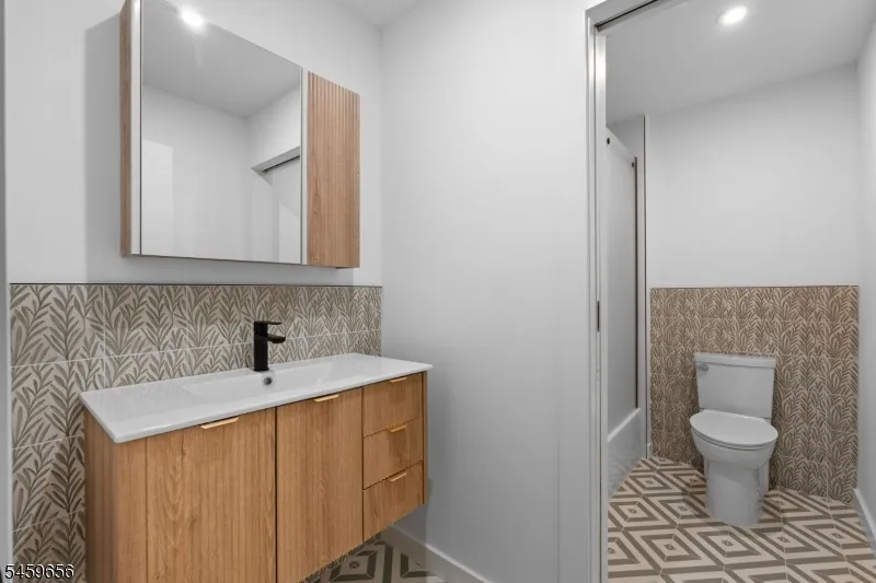 645 S 10Th St Unit 2 #2 Unit 2 Newark City, NJ 07108
