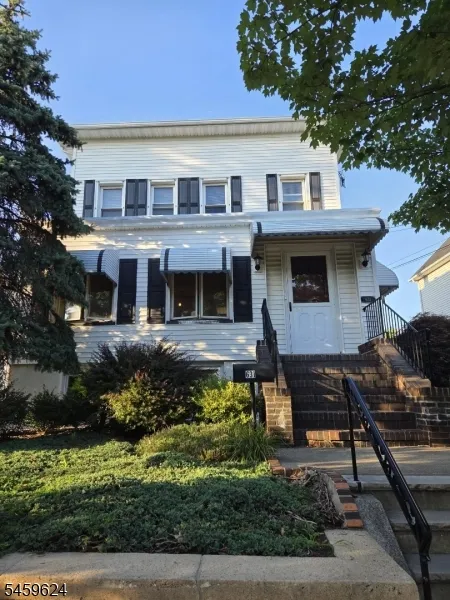 631 2nd Ave