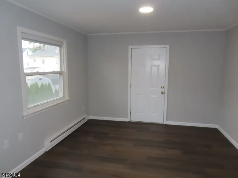 631 2nd Ave Lyndhurst, NJ 07071