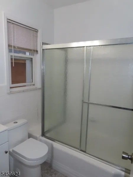 631 2nd Ave Lyndhurst, NJ 07071
