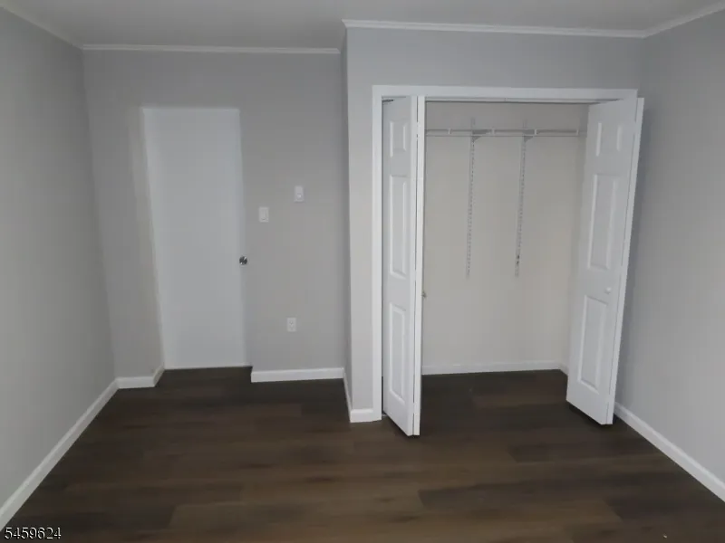 631 2nd Ave Lyndhurst, NJ 07071