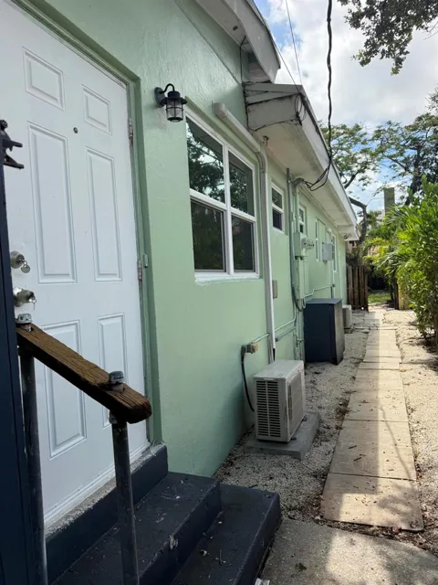 900 SE 12th Street #FRONT
