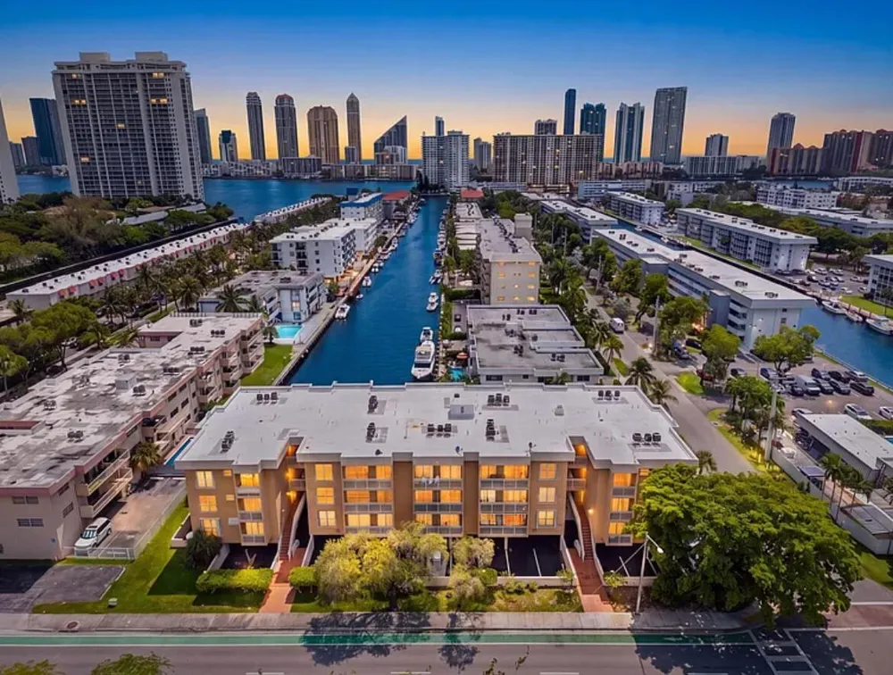 17051 NE 35TH AVENUE #307 North Miami Beach, FL 33160