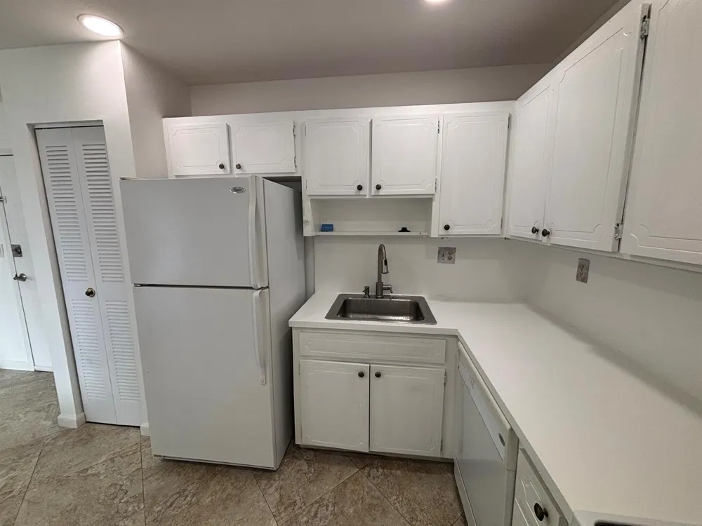 17051 NE 35TH AVENUE #307 North Miami Beach, FL 33160