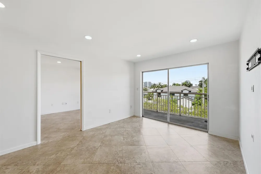 17051 NE 35TH AVENUE #307 North Miami Beach, FL 33160