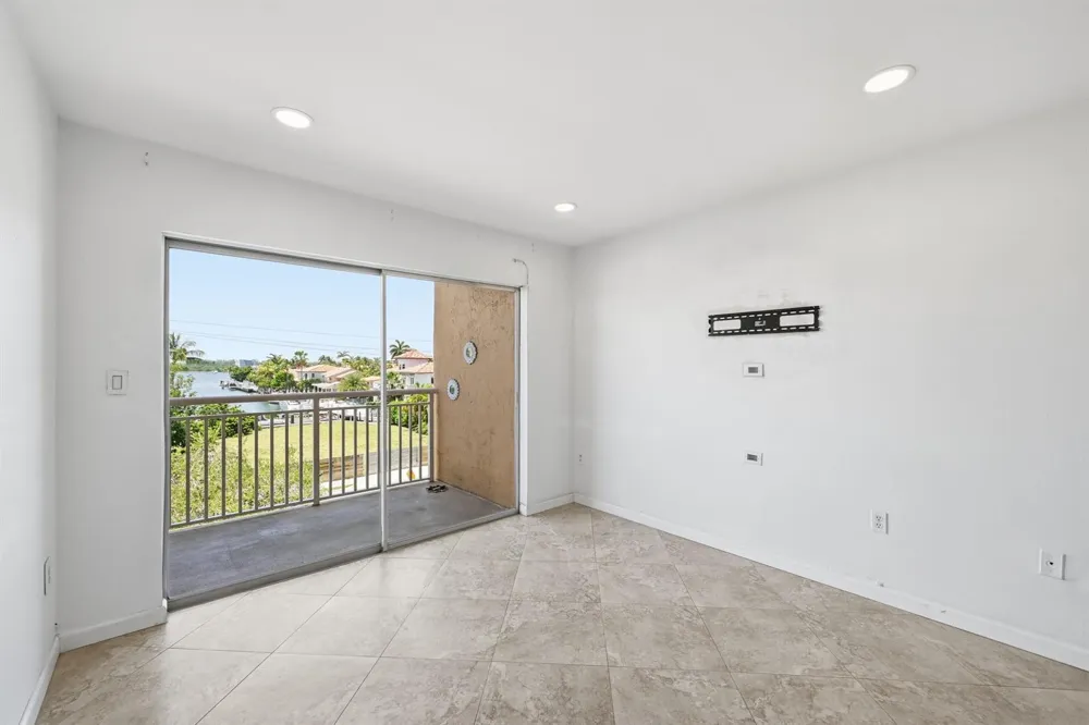 17051 NE 35TH AVENUE #307 North Miami Beach, FL 33160