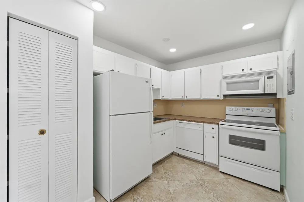 17051 NE 35TH AVENUE #307 North Miami Beach, FL 33160
