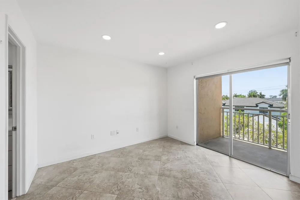 17051 NE 35TH AVENUE #307 North Miami Beach, FL 33160