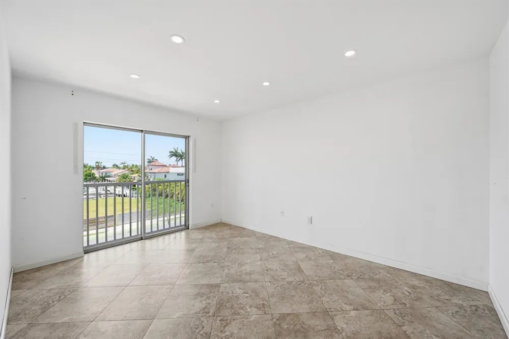 17051 NE 35TH AVENUE #307 North Miami Beach, FL 33160