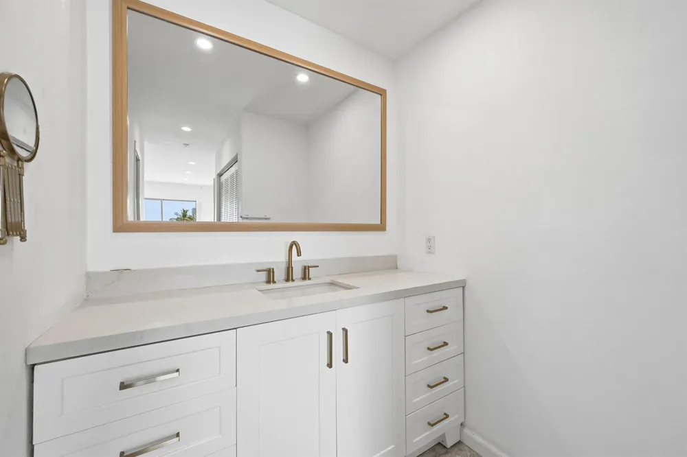 17051 NE 35TH AVENUE #307 North Miami Beach, FL 33160
