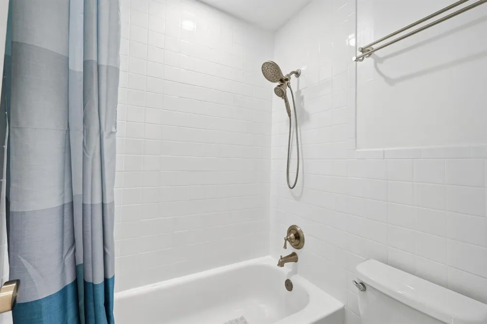 17051 NE 35TH AVENUE #307 North Miami Beach, FL 33160