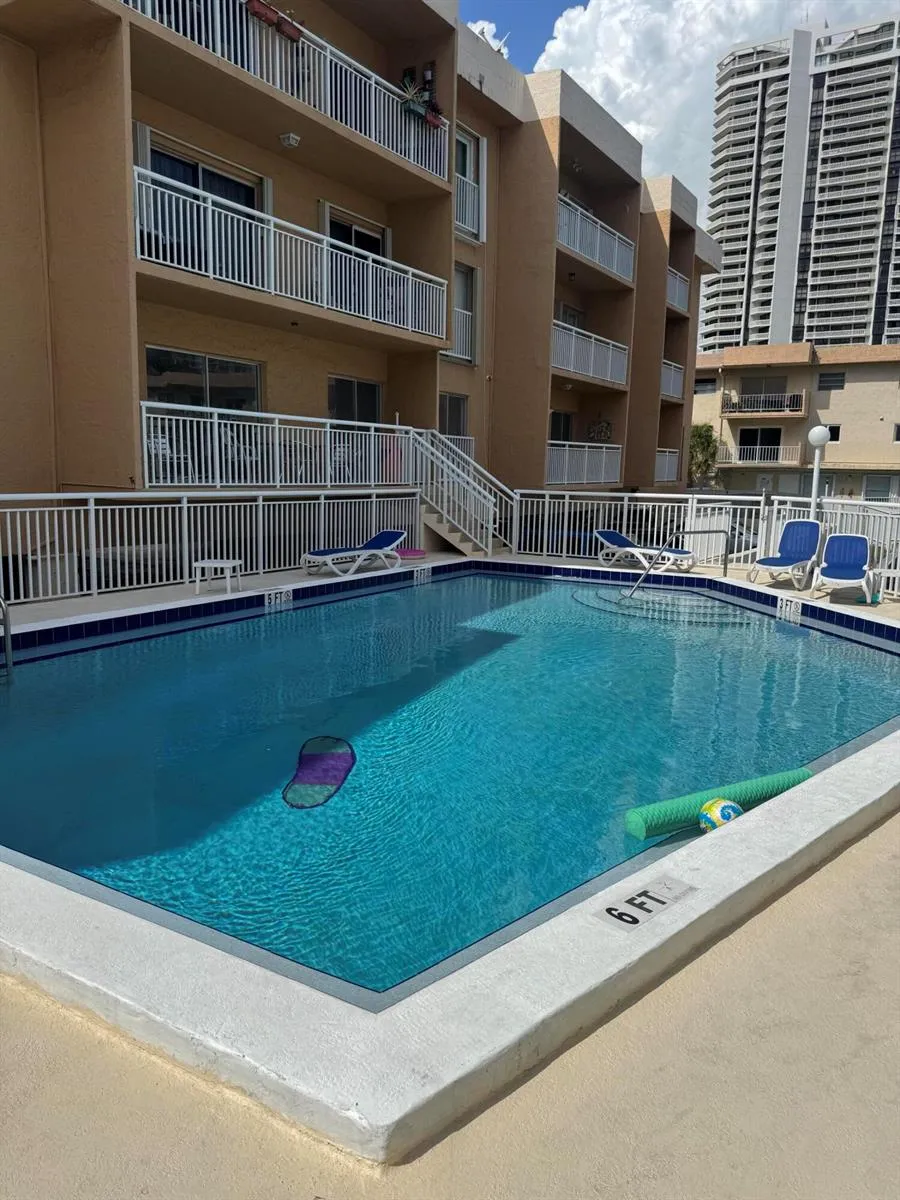 17051 NE 35TH AVENUE #307 North Miami Beach, FL 33160