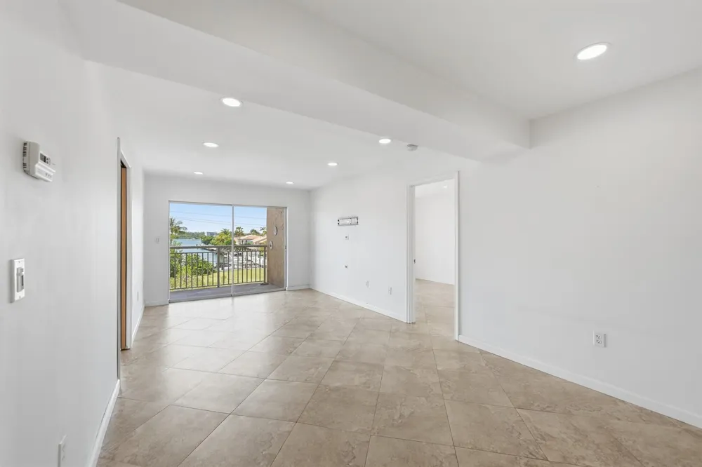 17051 NE 35TH AVENUE #307 North Miami Beach, FL 33160