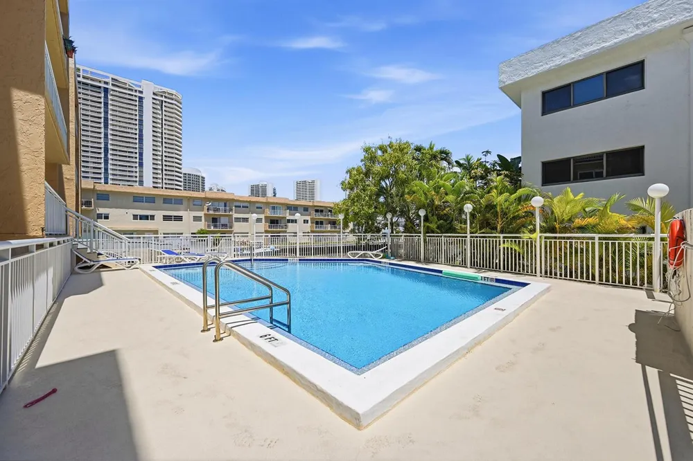 17051 NE 35TH AVENUE #307 North Miami Beach, FL 33160