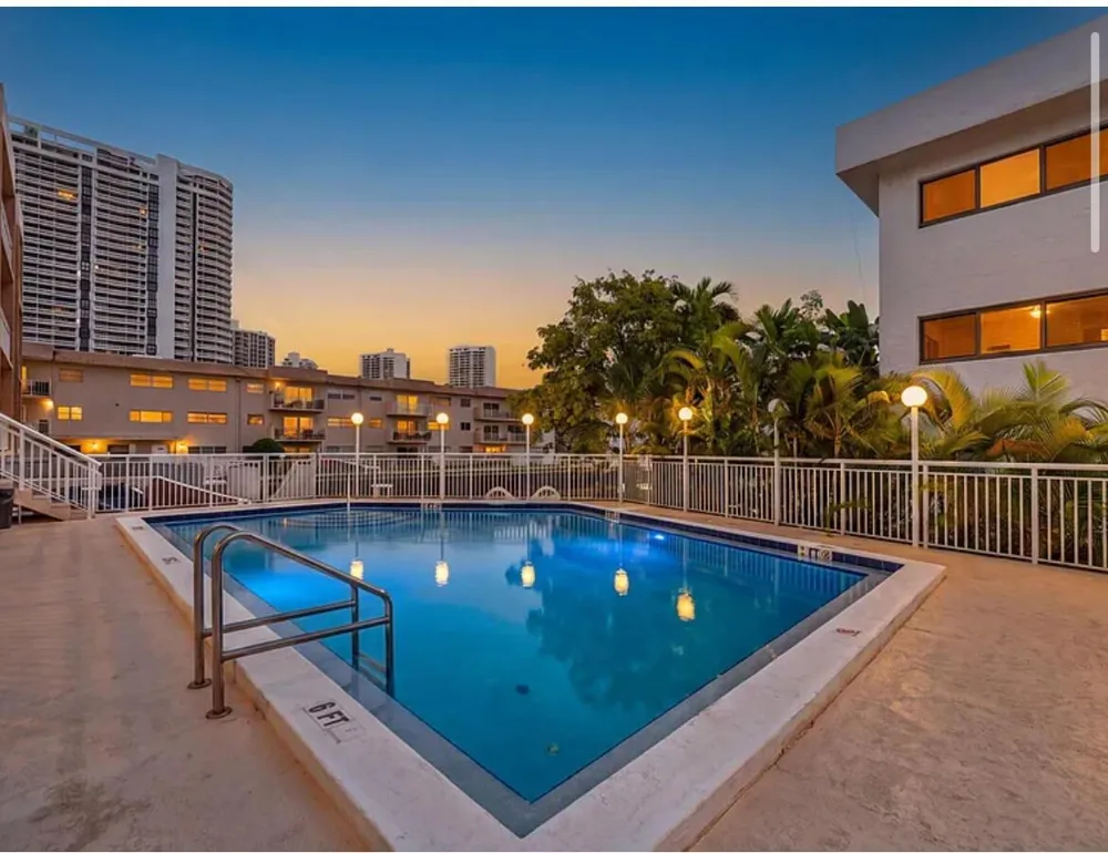 17051 NE 35TH AVENUE #307 North Miami Beach, FL 33160