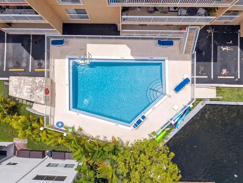 17051 NE 35TH AVENUE #307 North Miami Beach, FL 33160