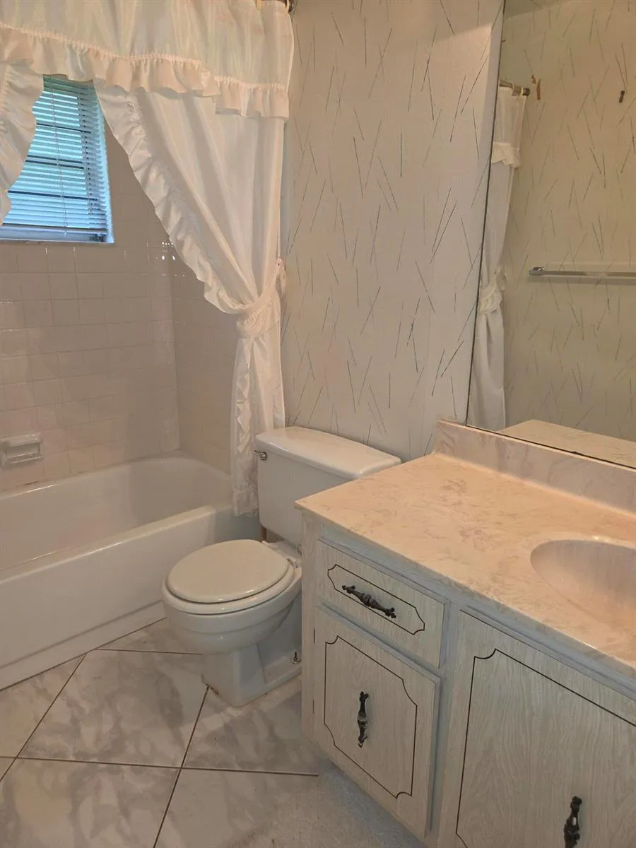 5150 LAKEFRONT BOULEVARD #A Delray Beach, FL 33484