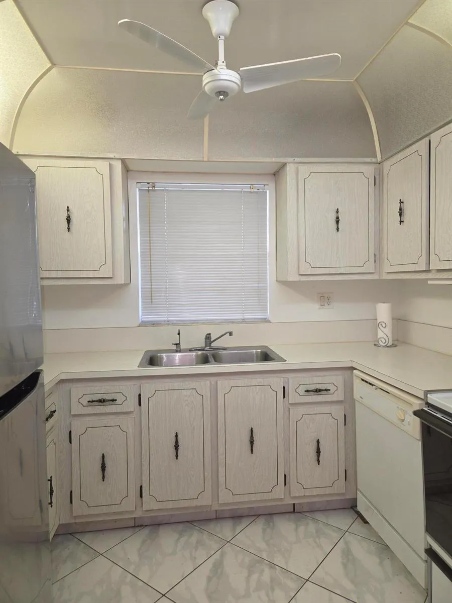 5150 LAKEFRONT BOULEVARD #A Delray Beach, FL 33484