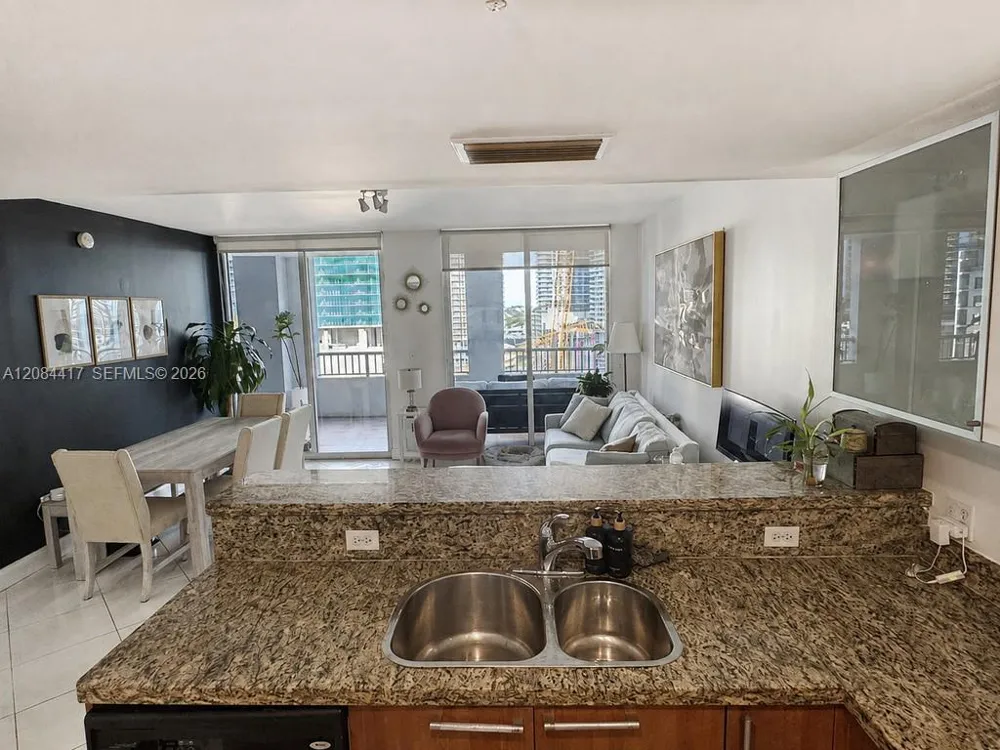 170 SE 14th St #2007 Miami, FL 33131