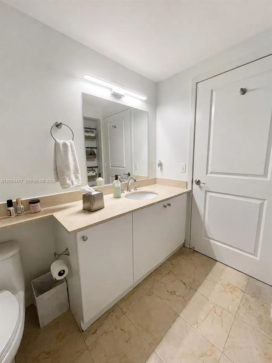 170 SE 14th St #2007 Miami, FL 33131