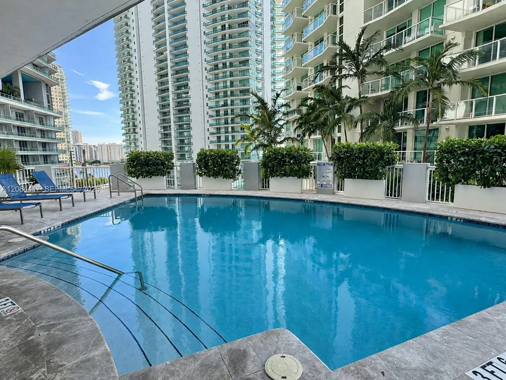 170 SE 14th St #2007 Miami, FL 33131