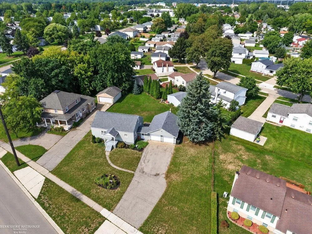 12121 Canal Road Sterling Heights City, MI 48313