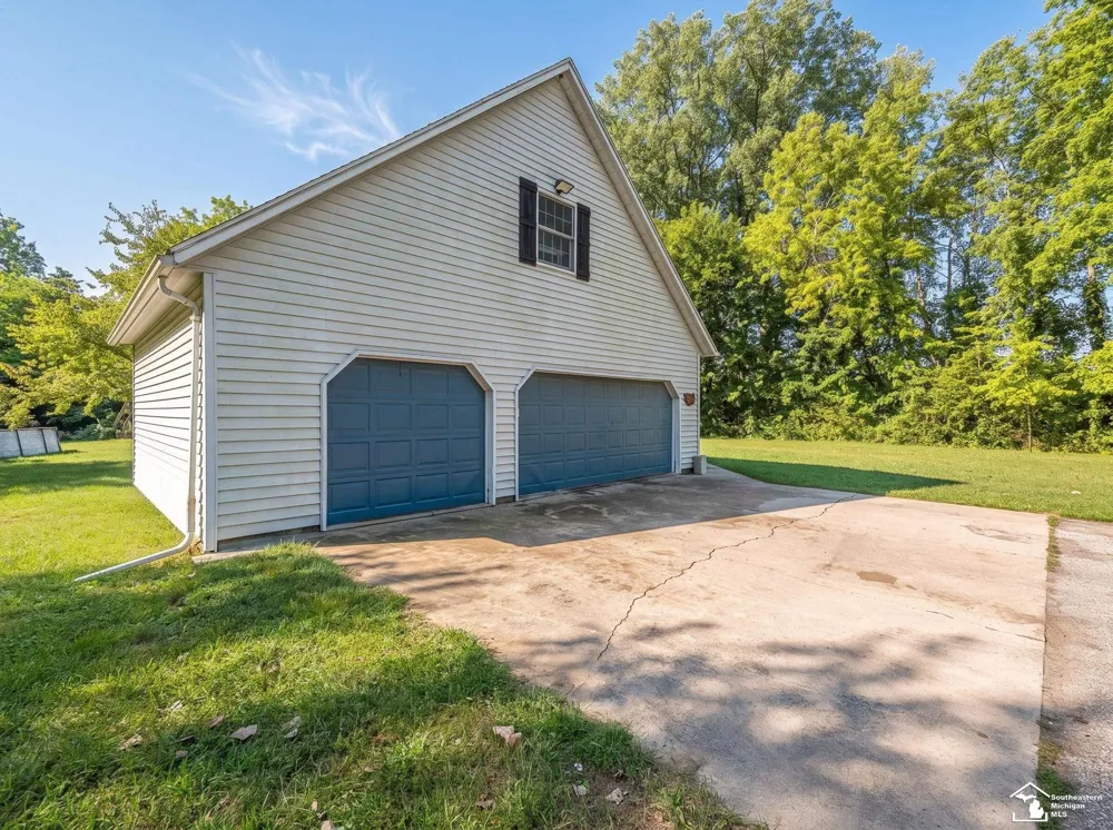 5825 Bacon Road Summerfield Township, MI 49270