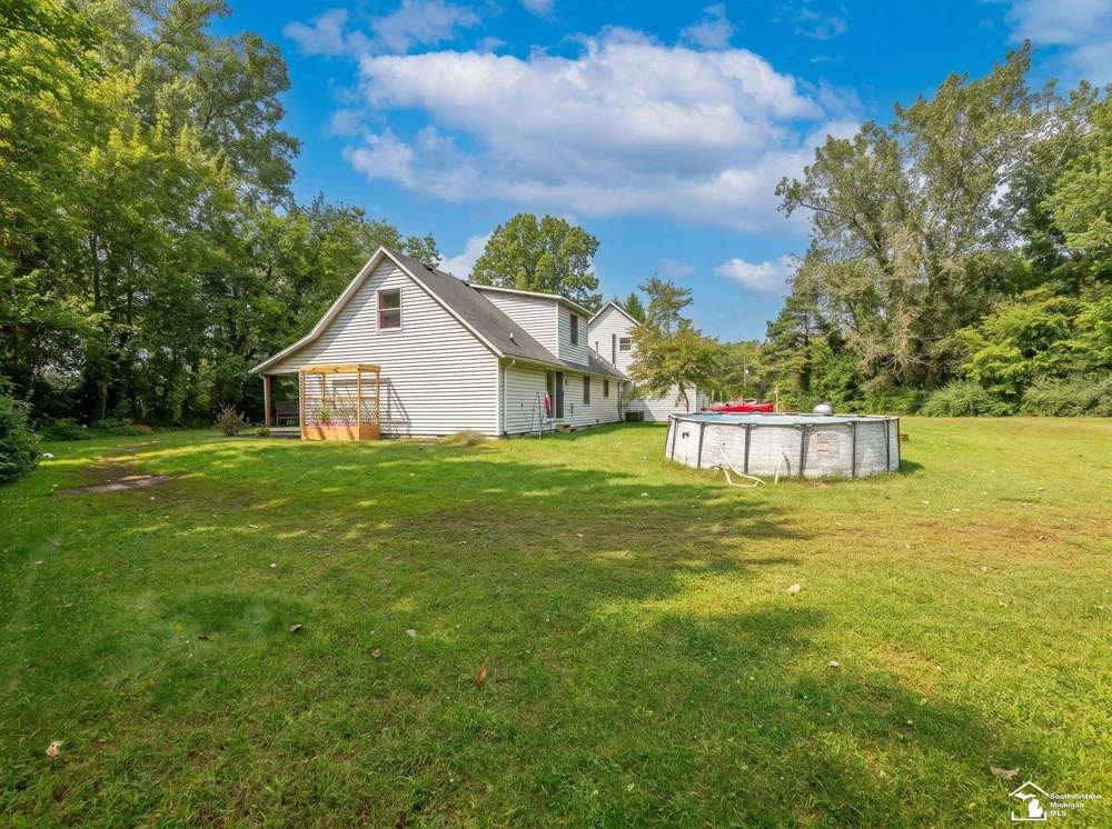 5825 Bacon Road Summerfield Township, MI 49270