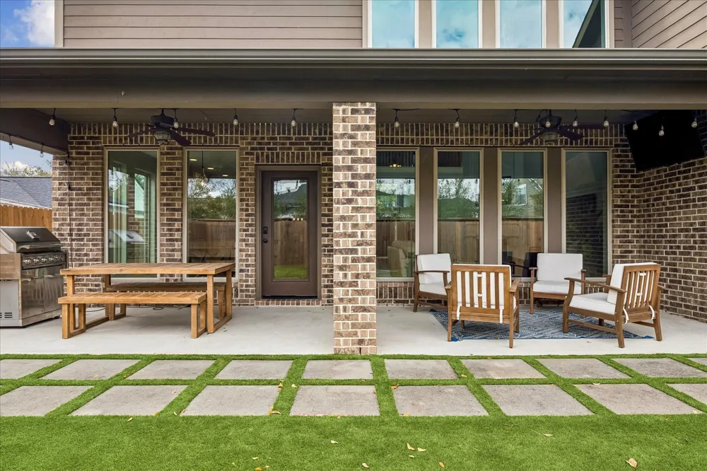 1616 Hewitt Drive Houston, TX 77018