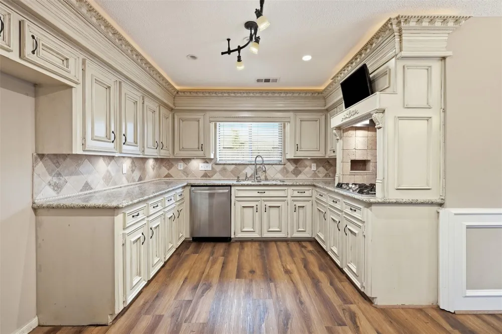 8310 Mentmore Drive Spring, TX 77379