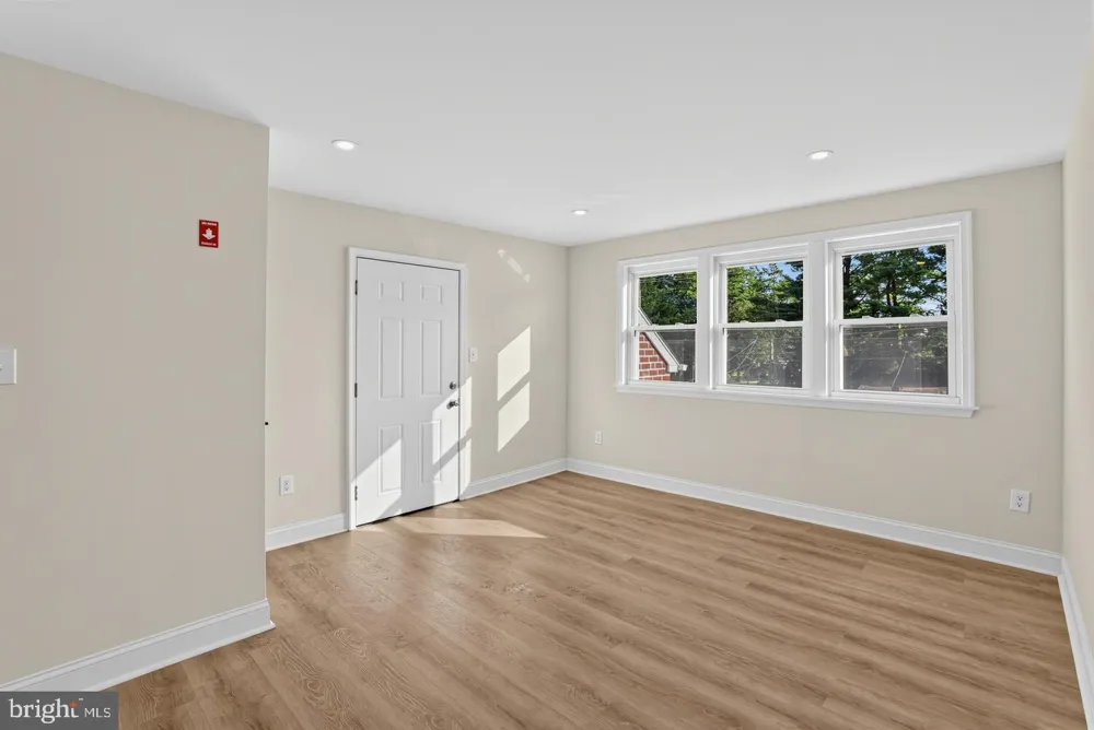 121 RUTLEDGE AVENUE #APT B Folsom, PA 19033