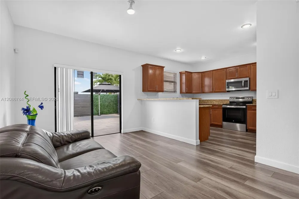 8897 NW 103rd Ave Doral, FL 33178