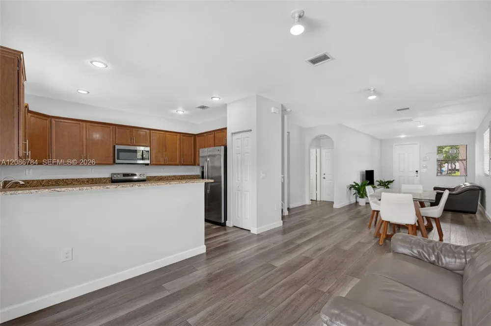 8897 NW 103rd Ave Doral, FL 33178
