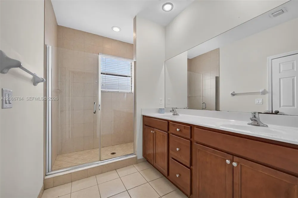 8897 NW 103rd Ave Doral, FL 33178