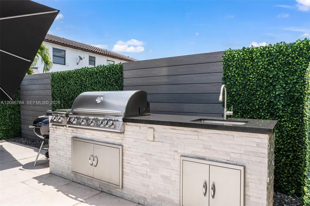 8897 NW 103rd Ave Doral, FL 33178