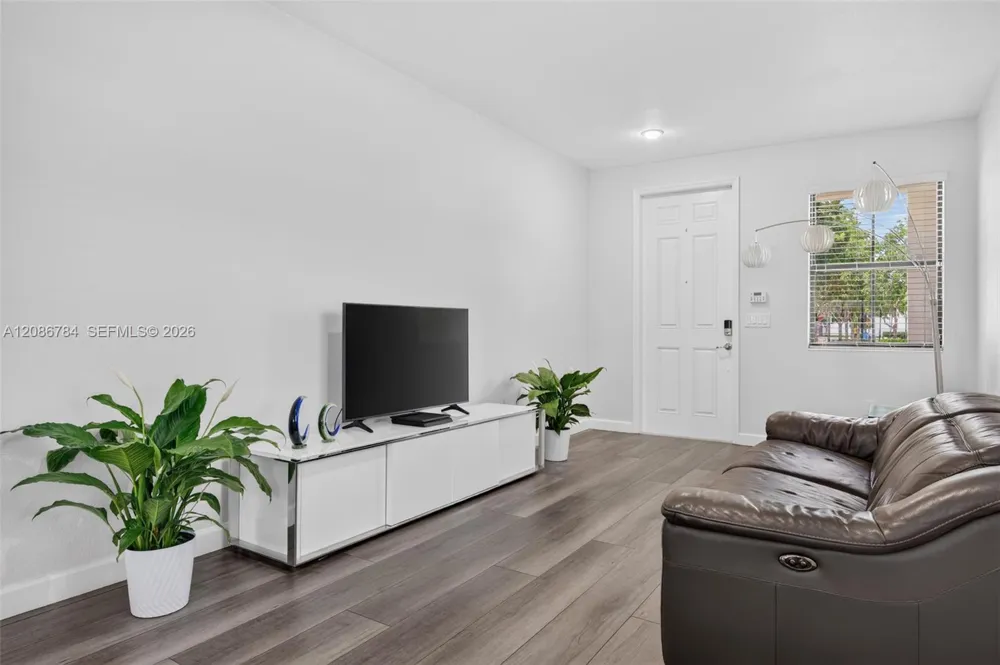 8897 NW 103rd Ave Doral, FL 33178