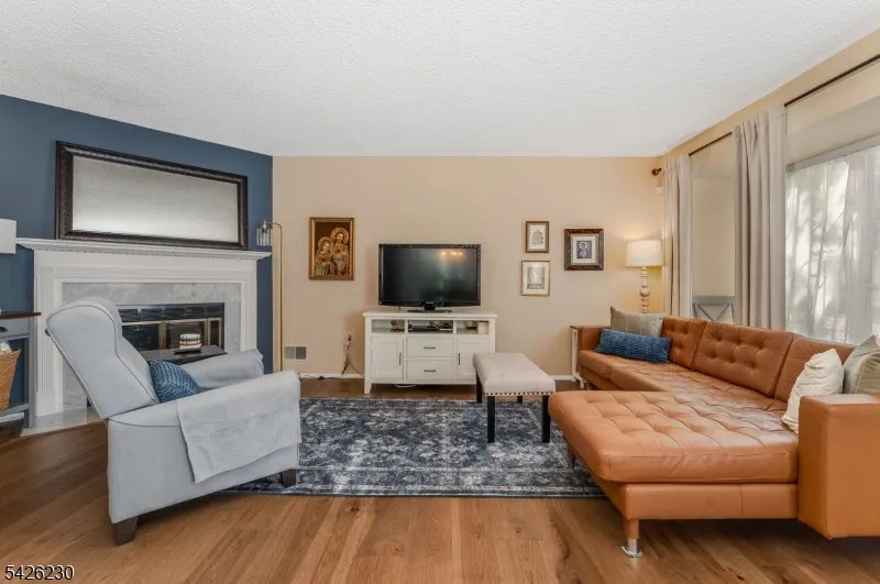 1501 Longley Ct Ondo Branchburg, NJ 08876