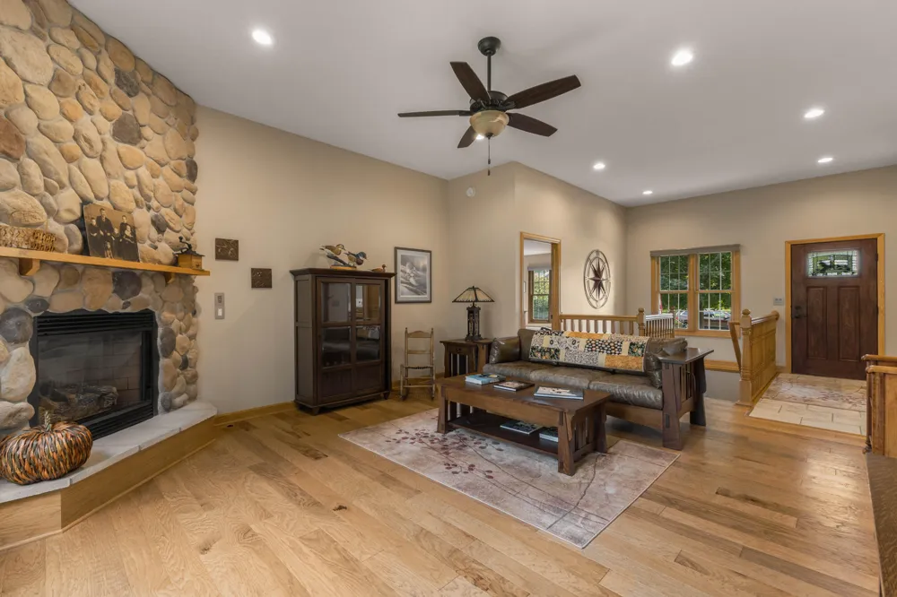 15387 Sundew Street Grand Haven, MI 49417
