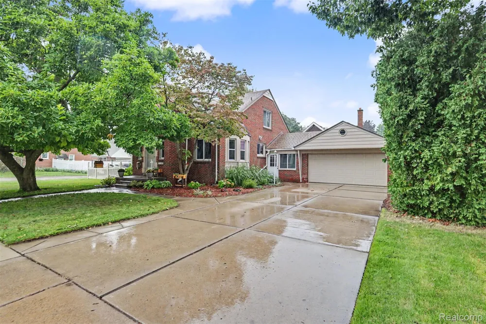 7136 Rosedale Boulevard Allen Park City, MI 48101