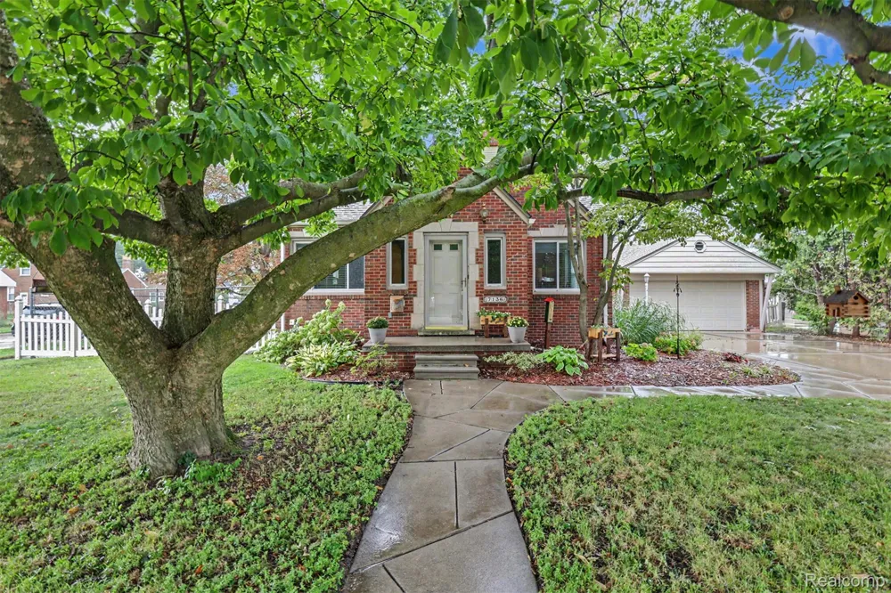 7136 Rosedale Boulevard Allen Park City, MI 48101