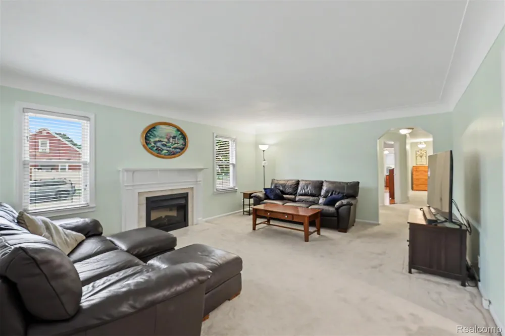 7136 Rosedale Boulevard Allen Park City, MI 48101