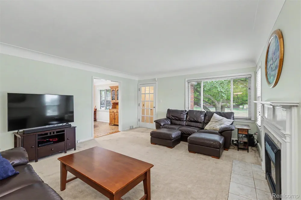 7136 Rosedale Boulevard Allen Park City, MI 48101