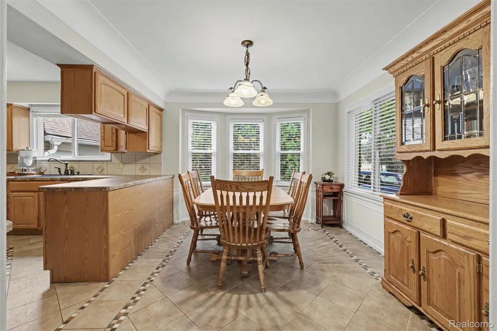 7136 Rosedale Boulevard Allen Park City, MI 48101