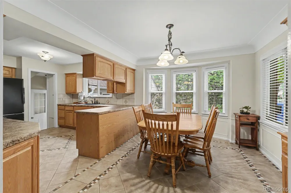 7136 Rosedale Boulevard Allen Park City, MI 48101