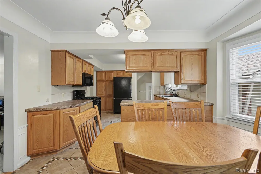 7136 Rosedale Boulevard Allen Park City, MI 48101